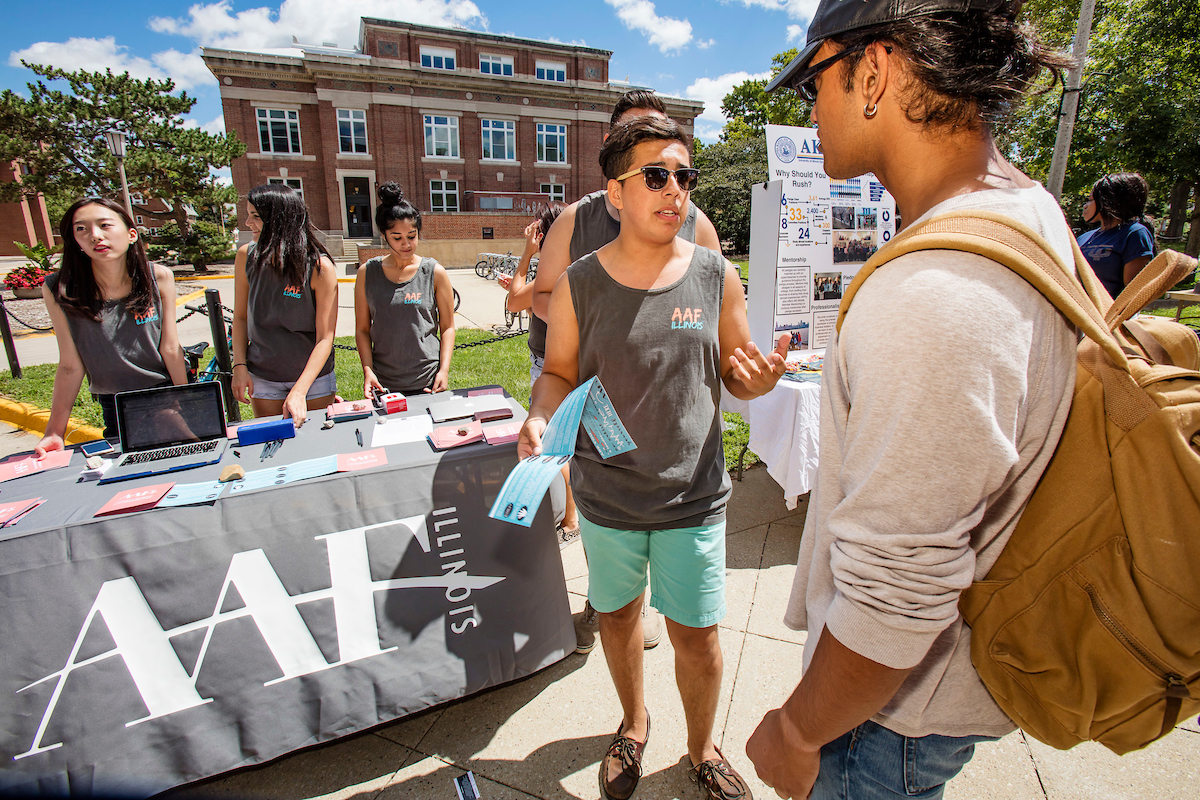 Member of the American Advertising Federation student registration organization recruits at Quad Day.